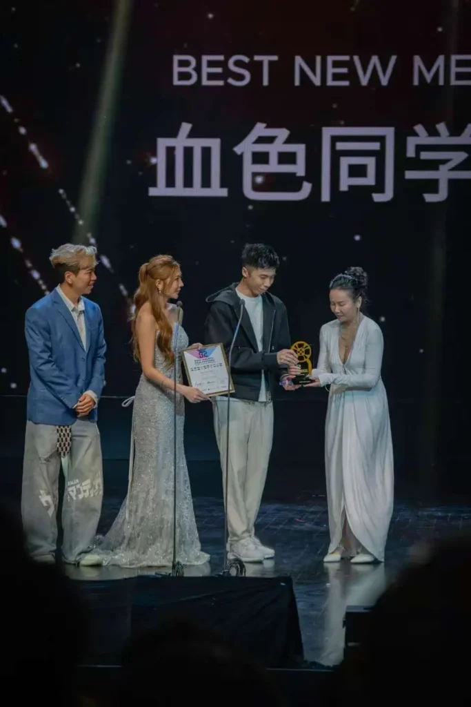 打破“人才荒”:AI 是给年轻人的一张入场券