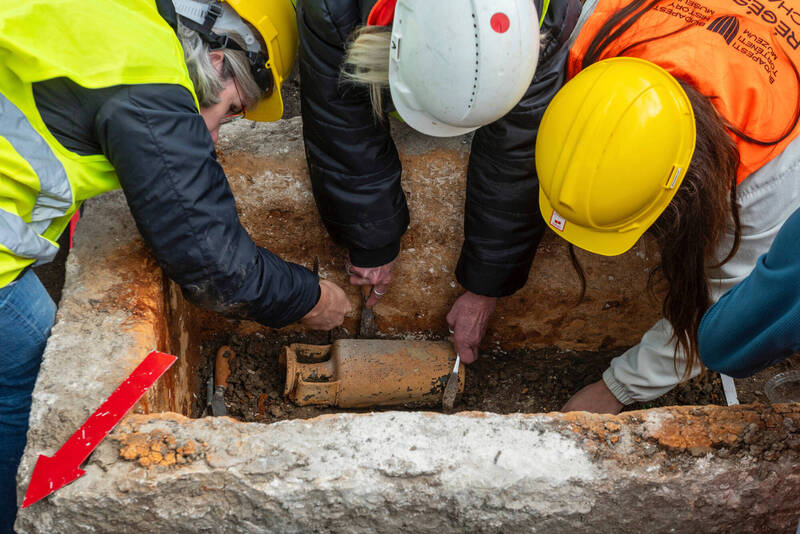 罗马1700 年密封墓葬